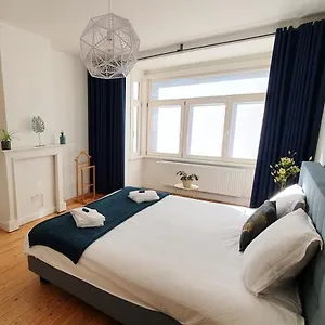 Ferienhaus Trendy, Authentieke Woning Met Groot Terras En Tuin, Brügge