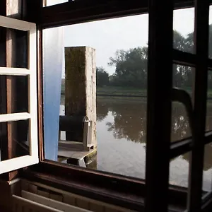 Hotel Boat De Barge, Brügge
